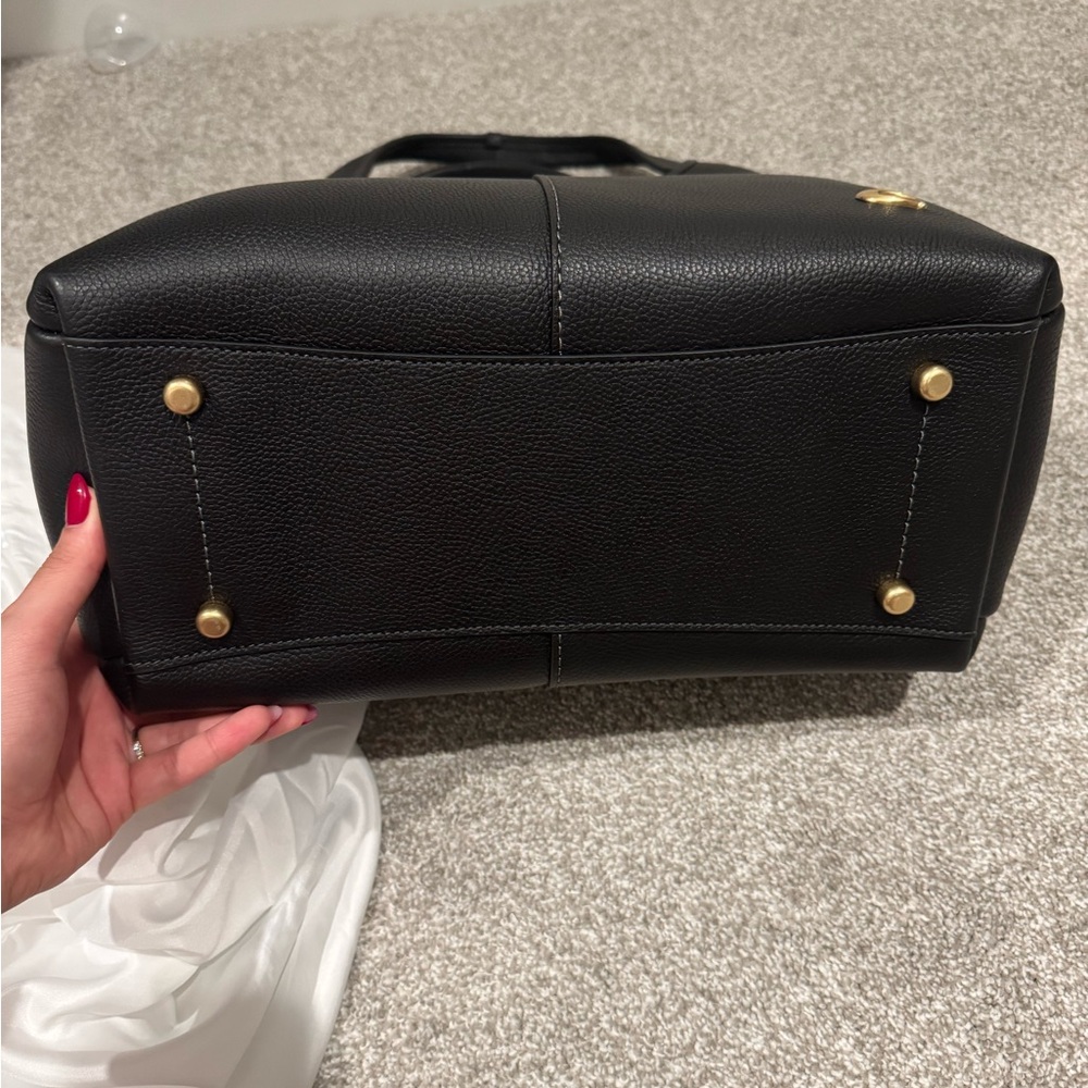 Chic Black Handbag - Picture 5 of 7